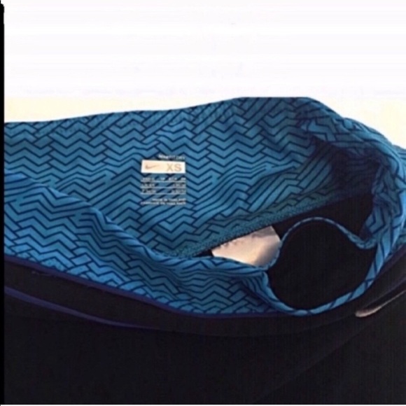 🆕 Nike black & chevron straight leg capris… - Picture 4 of 9